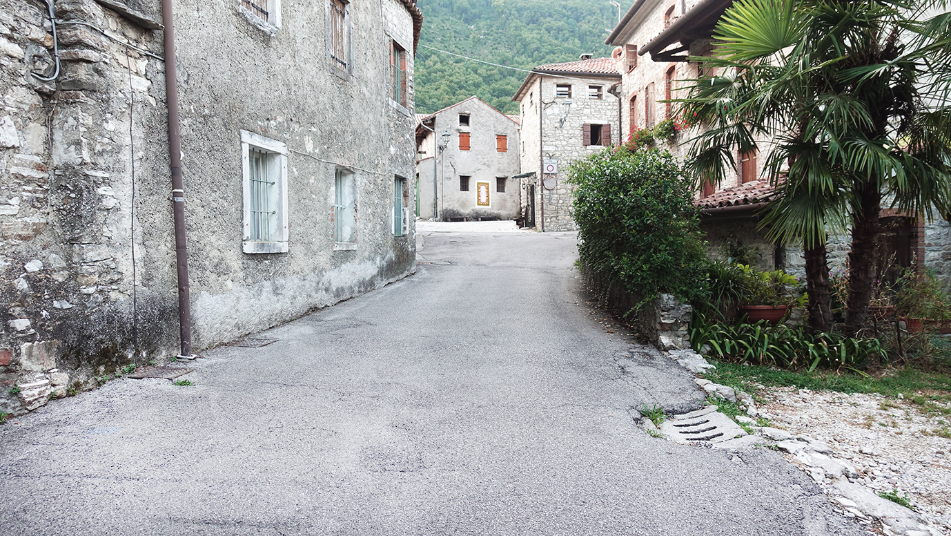 leyla rodriguez,   HOMELESS 332 (2021) „THE HOMELESS PATH TOUR five“ @ the Expanded Festival – LFF2021 2021 Revine Lago/ ITALY leyla rodriguez, HOMELESS 332 (2021) / The HOMELESS PATH (5) @ Revine Lago 2021